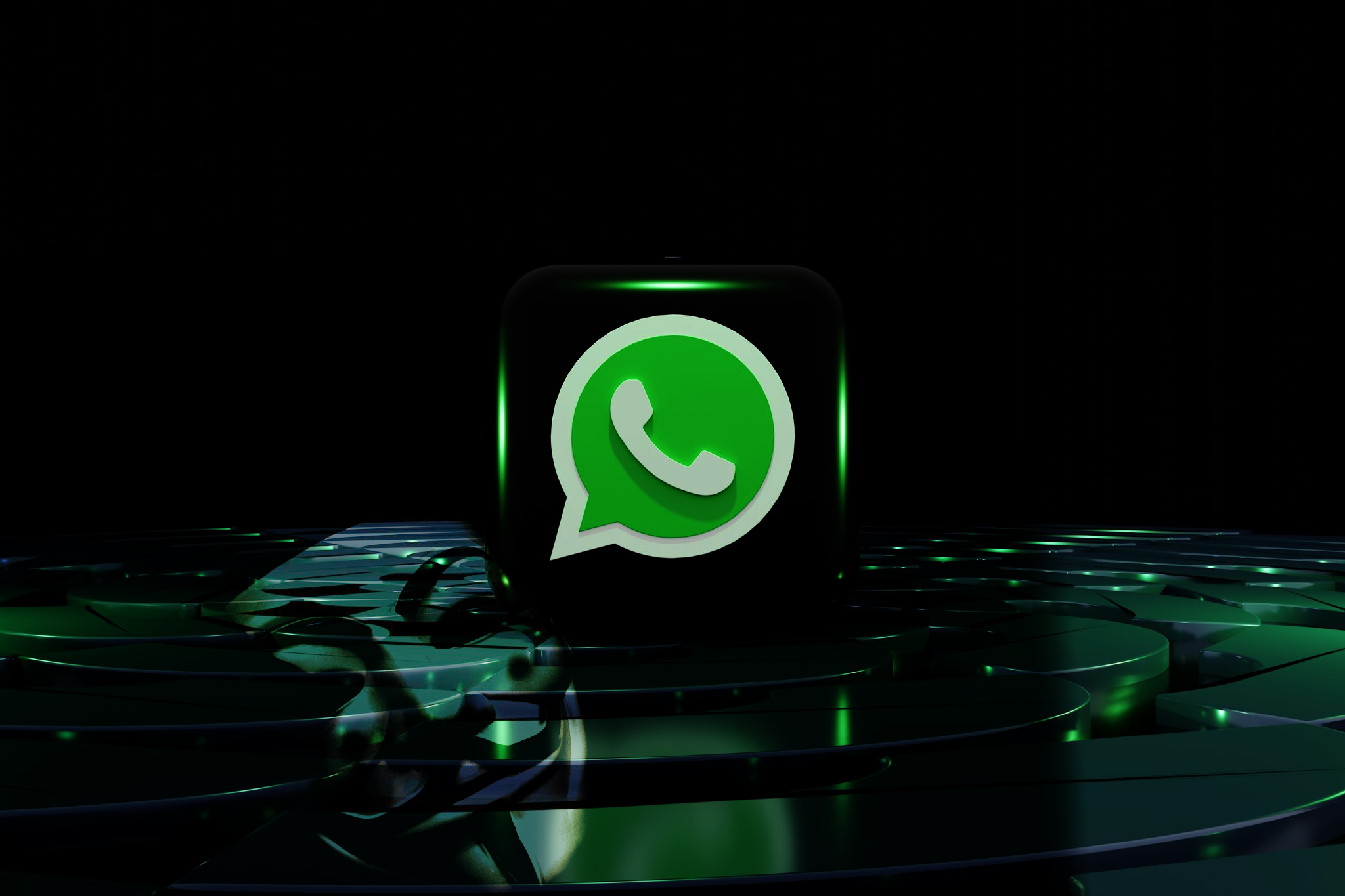 Capa da notícia: Campanha de Espionagem Russa Mira Contas de WhatsApp e Signal